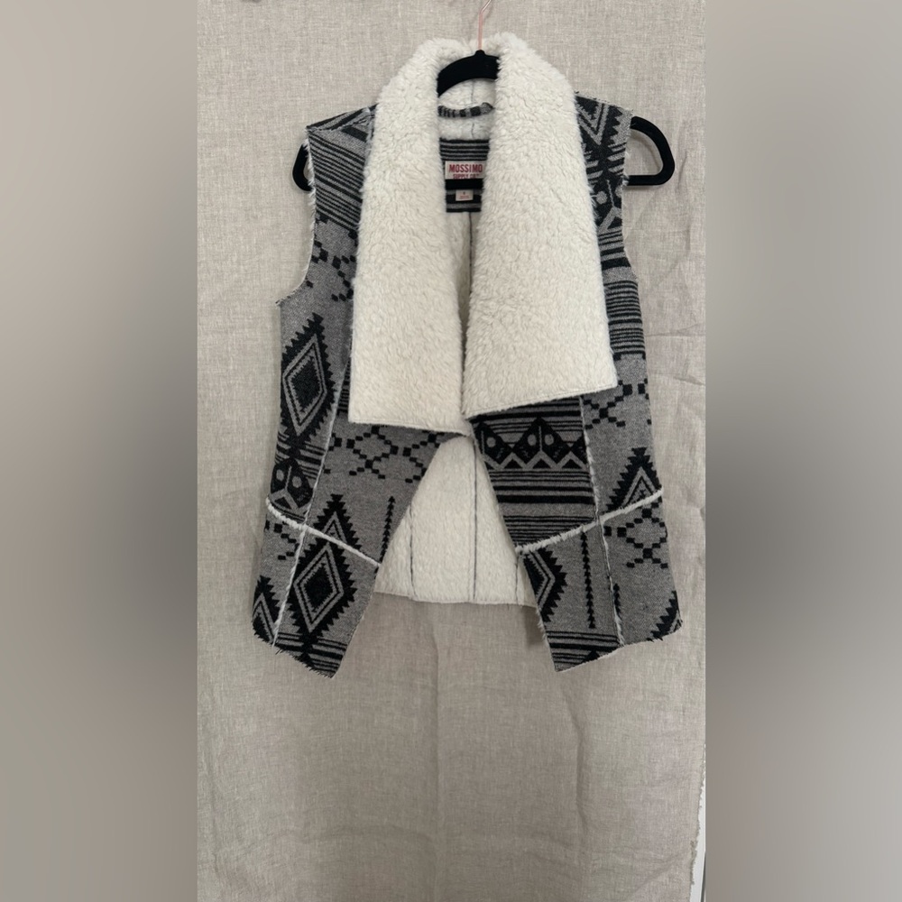 Mossimo Aztec Tribal Faux Fur Sherpa Vest Small